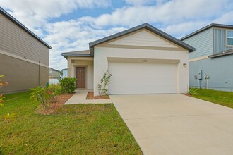 Building Photo - Beautiful Home 3/2/2 Home