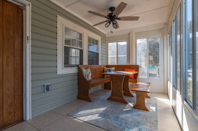 Building Photo - 909 Indian Dr