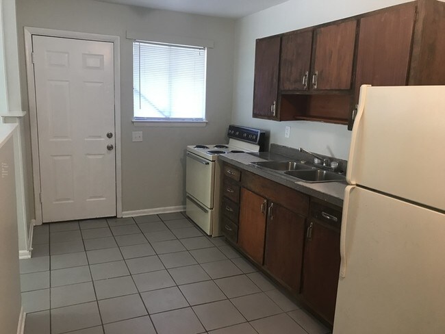 Building Photo - Cozy Brainerd Duplex!