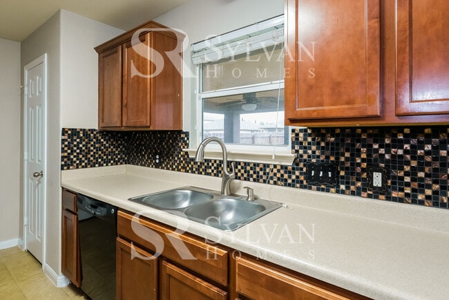 Building Photo - Coming HOME never felt so good!