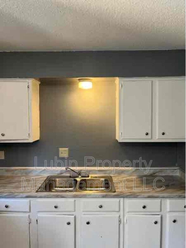 Building Photo - 2849 Coach Dr