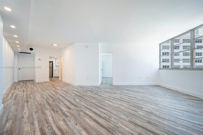 Primary Photo - 801 Brickell Bay Dr