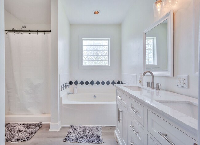 Building Photo - 202 Weeping Hollow Ct