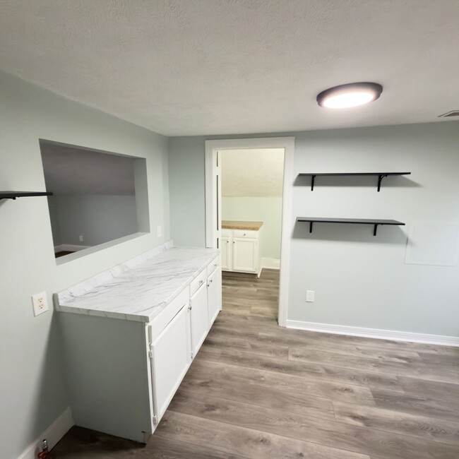 Building Photo - 439 More St NE