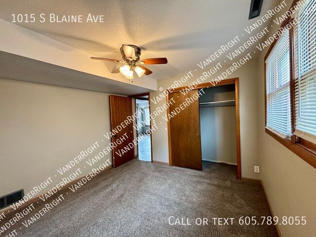 Building Photo - 1015 S Blaine Ave