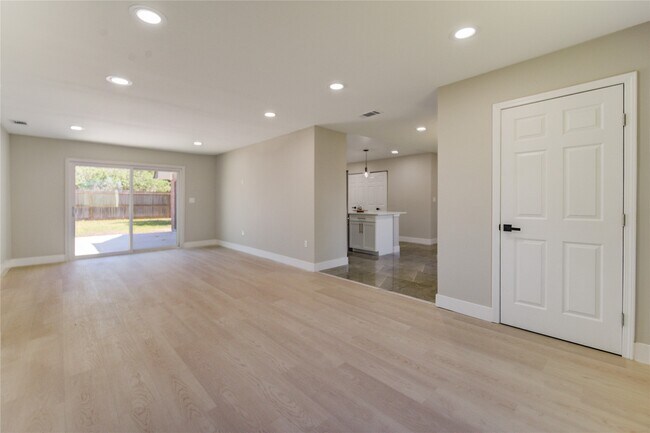 Building Photo - 1901 Canyon Creek Ct