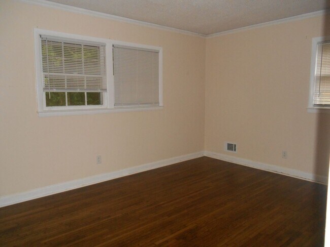 Building Photo - 3 Bedroom, 1.5 Bath brick home in Prescott Terrace