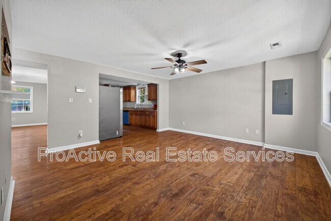 Building Photo - 1065 Lindenwood Ave