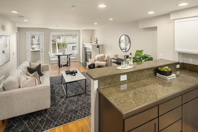 Building Photo - 3Bd/2.25Ba Seattle Townhouse