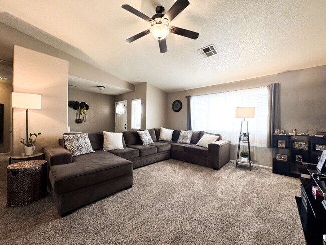 Building Photo - “Spacious 4-Bedroom, 2-Bath Home with Solar Panels in Yuma”
