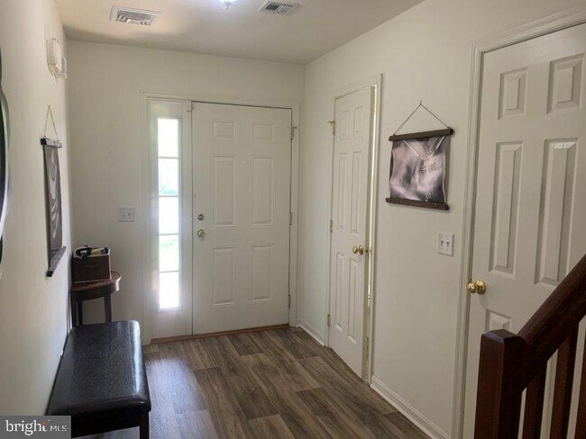 Building Photo - 275 Thrush Dr