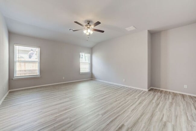 Building Photo - 4/2.5/2 New Construction Available Now!