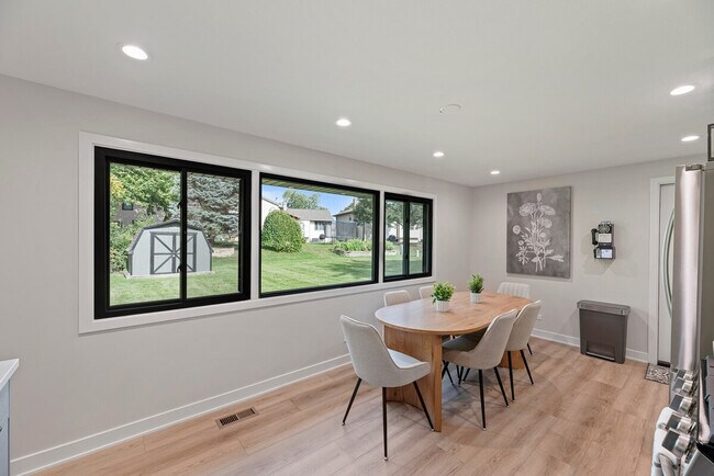 Building Photo - 908 Long Meadow Dr