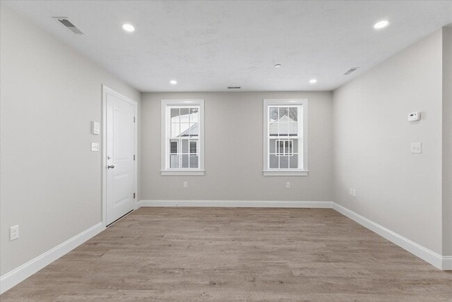 Building Photo - 202 Central St