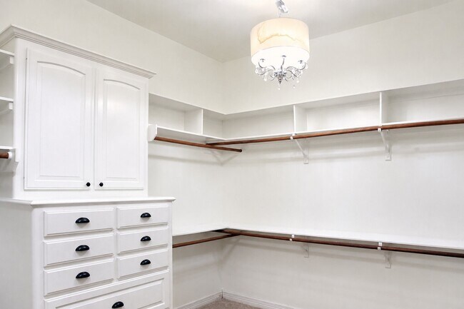 Building Photo - 43 Wincrest Falls Dr