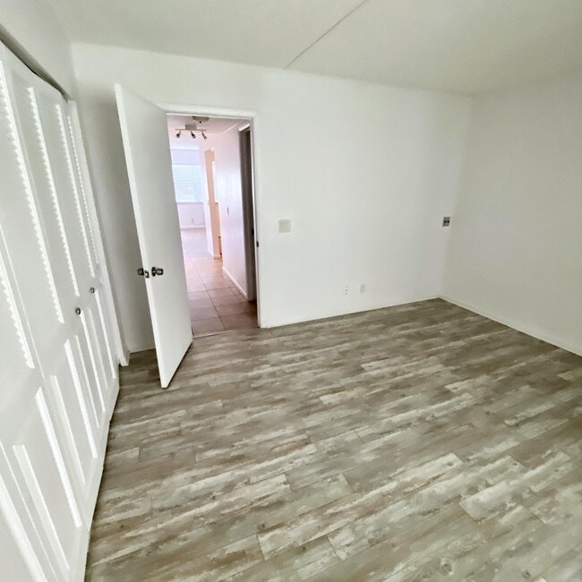 Building Photo - 286 Tilford N