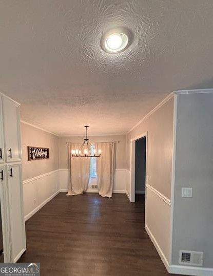Building Photo - 1015 Castlewood Dr