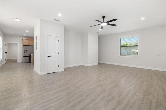 Building Photo - 118 Ruby Ave N