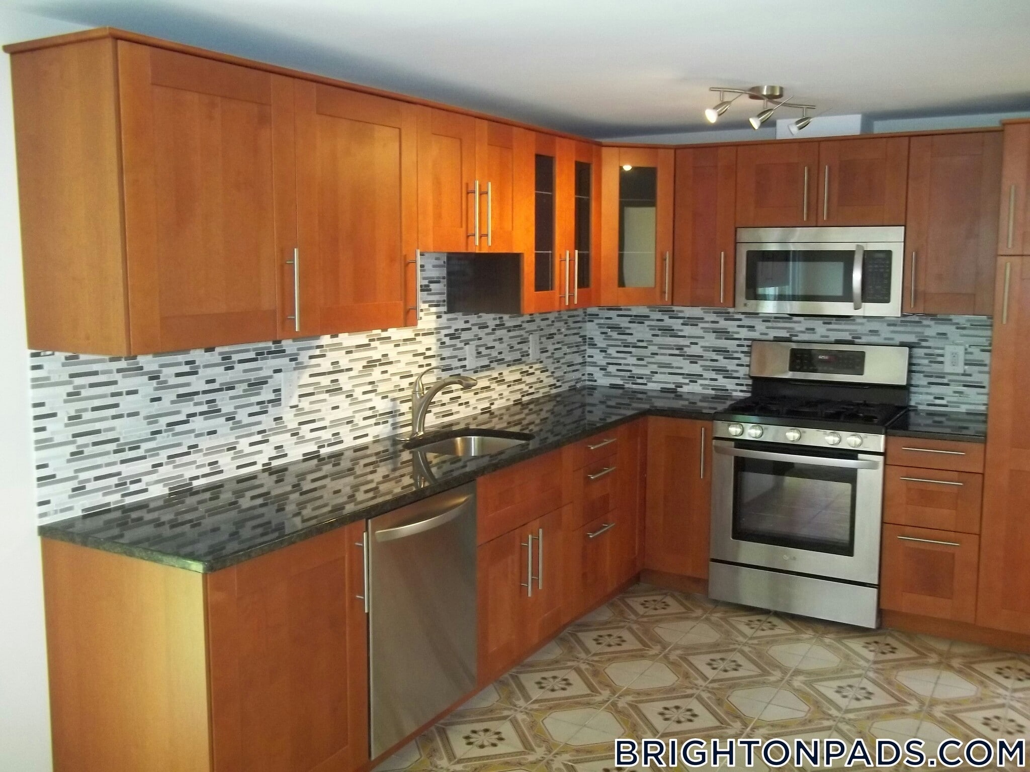 Building Photo - 191 Kenrick St