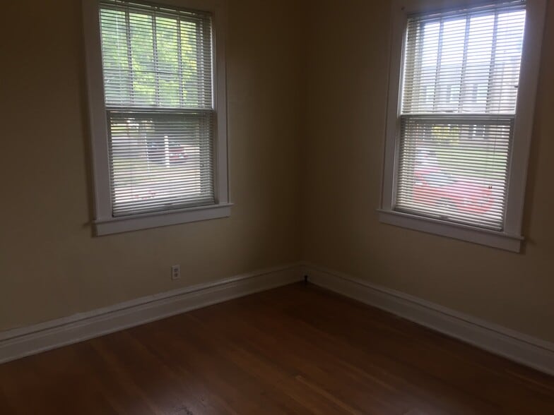 Building Photo - 1336 Charleston Ave