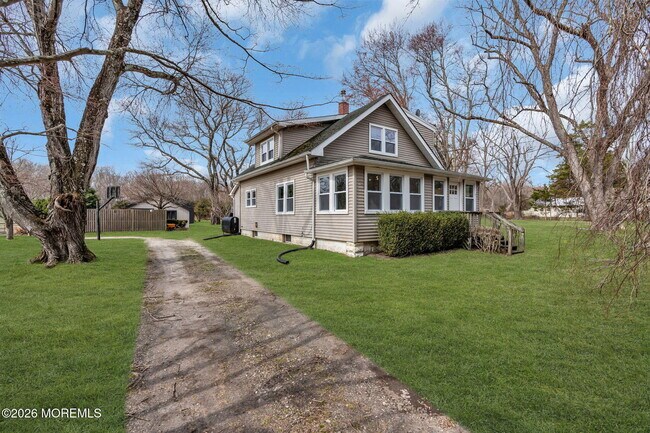 Building Photo - 460 Brickyard Rd