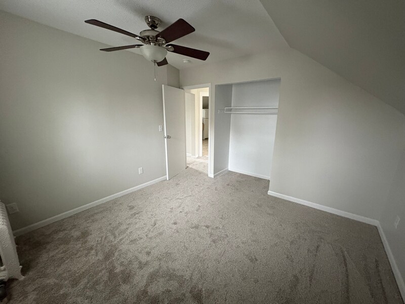 Building Photo - 834 Paris Ave NE