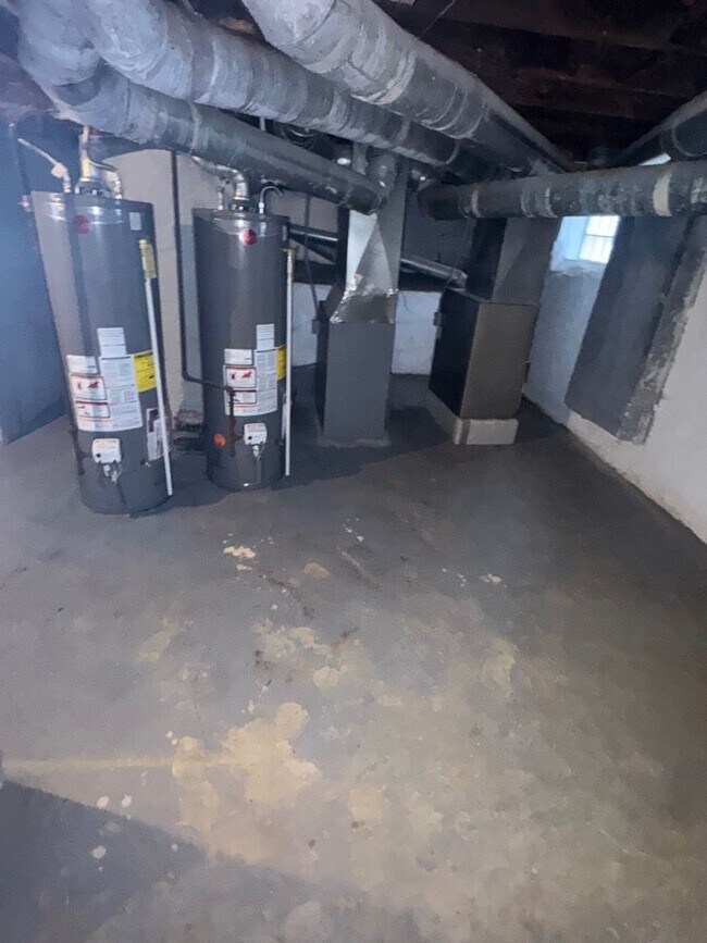 Building Photo - 692 E 128th St