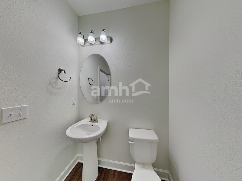Building Photo - 5834 Hampton Creek Rd