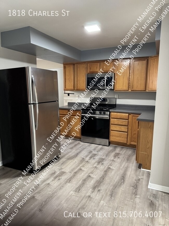 Building Photo - 1818 Charles St