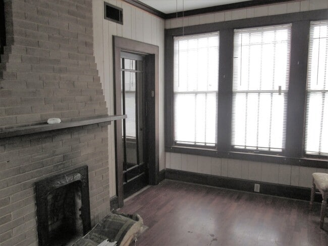 Building Photo - 4 Bedroom Close to LA Tech