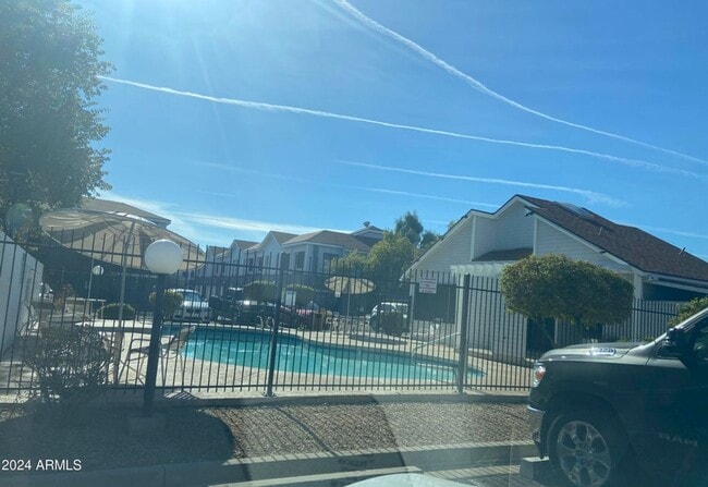 Building Photo - 1 BEDROOM 1 BATH WITH 1 CAR GARAGE ATTACHED IN NICE COMMUNITY GLENDALE