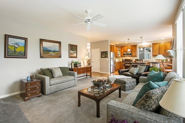 Building Photo - Spacious 4 Bed, 3 Bath House in Johnstown!