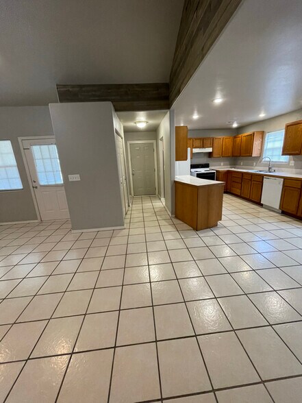 Building Photo - 63161 E 291 Rd