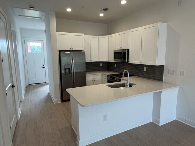 Building Photo - Brand New 2 Bed Condo in Cornelius