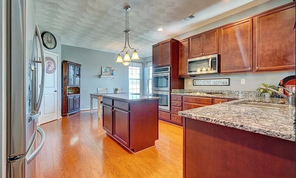 Building Photo - 561 Graphite Trl