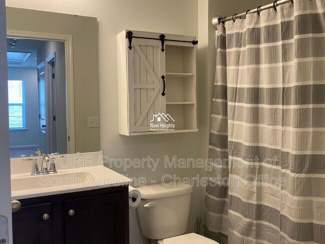 Building Photo - 2641 Alamanda Dr