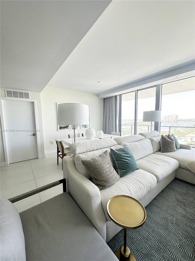 Building Photo - 3100 N Ocean Dr