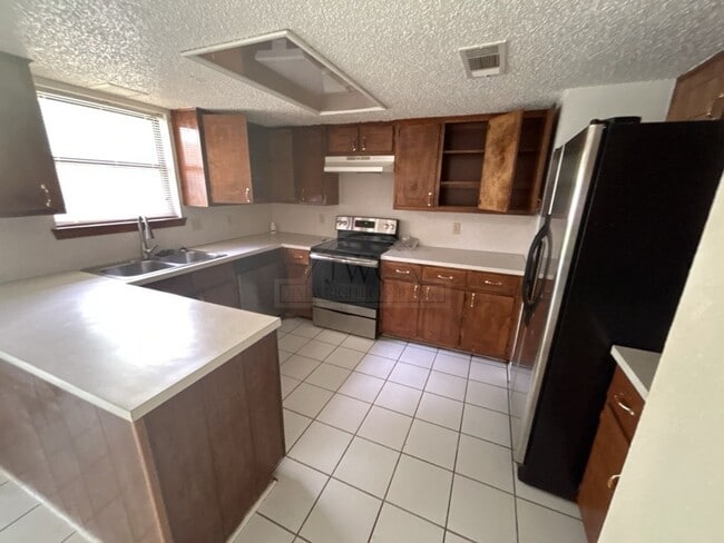 Building Photo - 2803 Greystone Dr