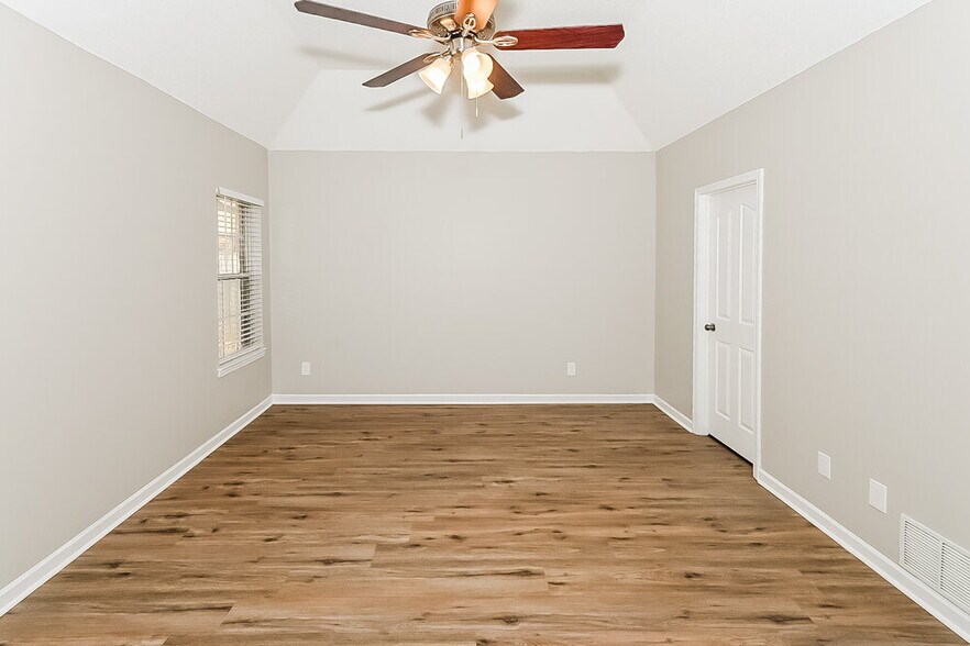 Building Photo - 5333 Doe Ln