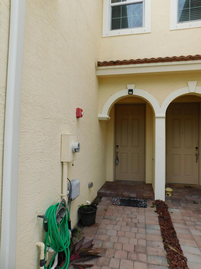 Building Photo - 9516 SW Merlin Ct