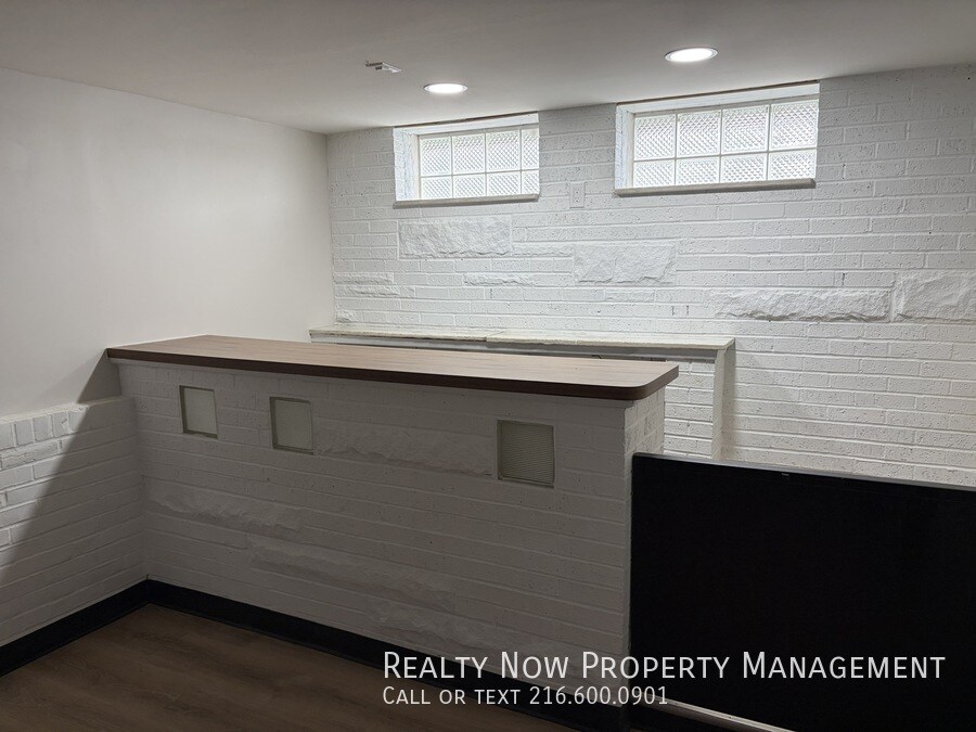 Building Photo - 6333 W 130th St