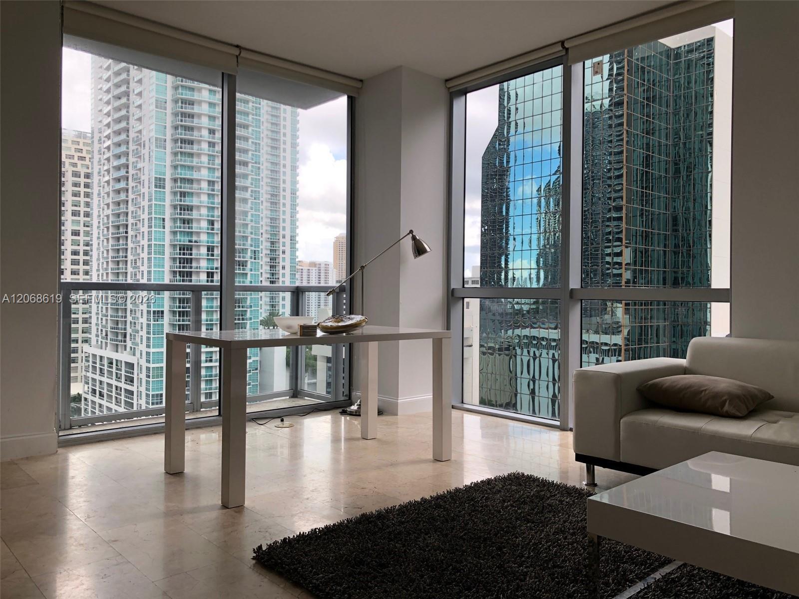 Building Photo - 1060 Brickell Ave