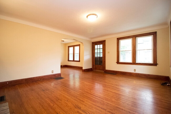 Building Photo - 2151 W Sylvania Ave