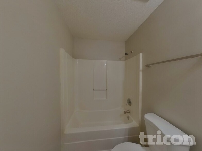 Building Photo - 1903 Duke Adam St