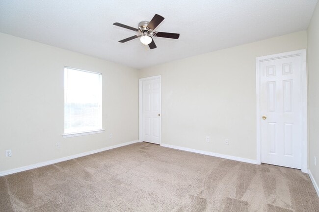 Building Photo - Spacious 3BR/2BA Home in Coral Village – A...