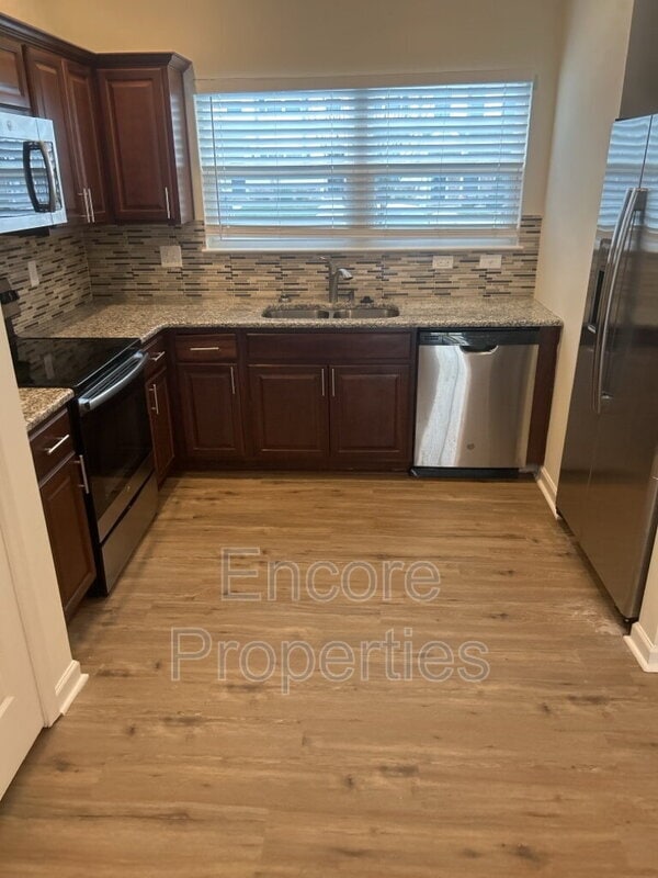 Building Photo - 121 Summerland Dr