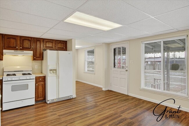 Building Photo - 3 bedroom 2 bath