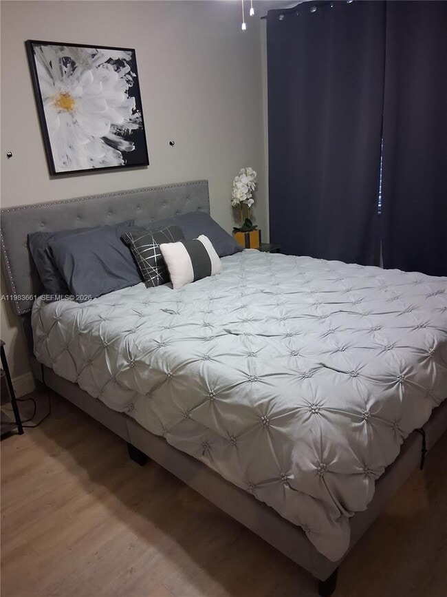 Building Photo - 9450 Live Oak Pl