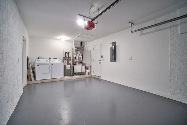 Building Photo - 427 Barnett St