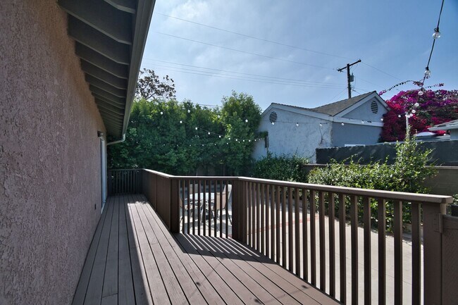 Building Photo - Spacious 4 Bedroom Home with A/C